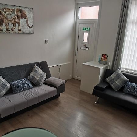 Welcome Home - Close To Town Centre - Full Holiday Home 블랙풀 외부 사진