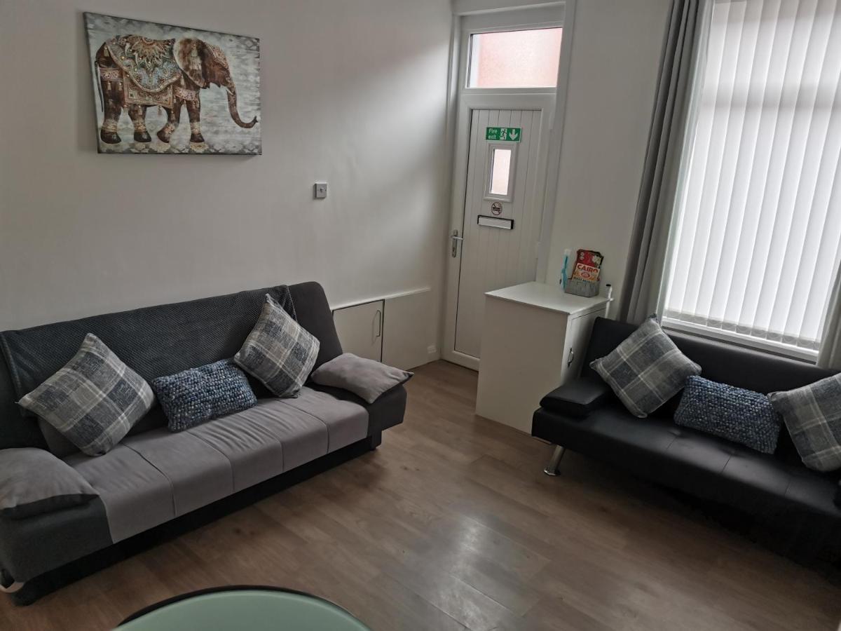 Welcome Home - Close To Town Centre - Full Holiday Home 블랙풀 외부 사진